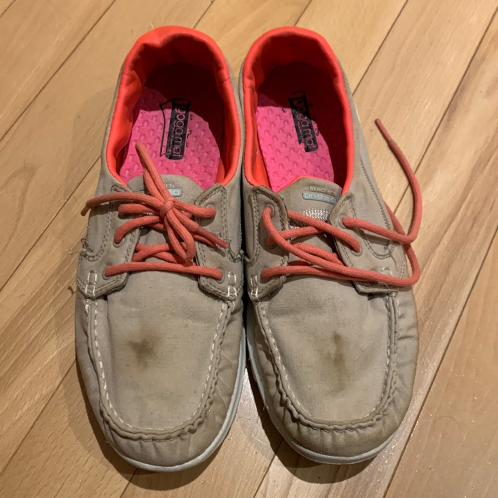 Beige & Pink Skechers On the Go - size 9